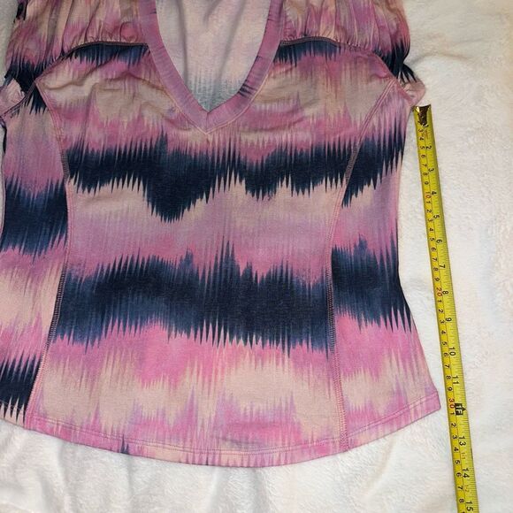 FP Movement Heatwave V Neck Pink Blue Tie Dye Tee Large NWT - Picture 8 of 9